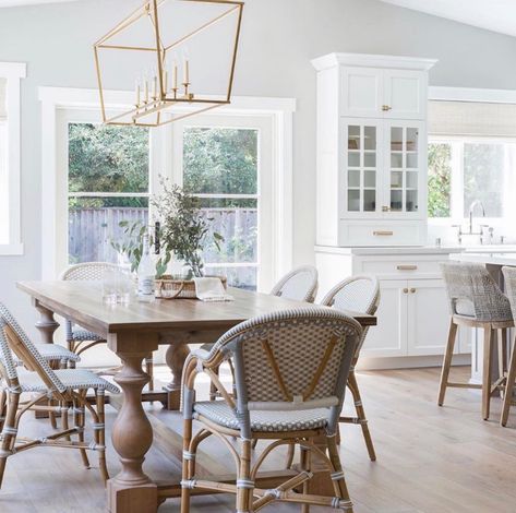 20 Gorgeous Farmhouse Dining Room Inspirations | Chaylor & Mads Modern Farmhouse Dining Room Decor, Farmhouse Dining Room Decor, Coastal Decorating Ideas, Farmhouse Dining Set, Georgia House, Upholstered Dining Bench, Modern Farmhouse Dining Room, Farmhouse Room, Farmhouse Chairs