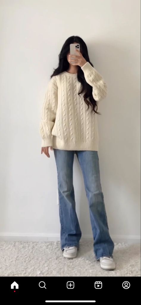 Ig: @fitswithval Winter Aesthic Outfit, Outfit Ideas For Teen Girls Winter, Elevated School Outfits, Modest Aesthetic Outfits Winter, Cute Outfits With Jeans Winter, Cute Tops Aesthetic Modest, Casual Girly Outfits Winter, Campus Outfits College, January Aesthetic Outfit