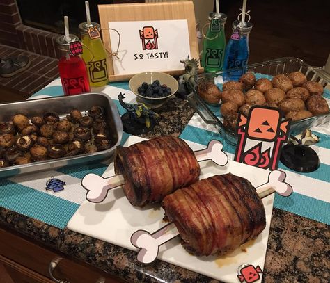 MH dinner One Piece Themed Food, One Piece Food Ideas, Monster Hunter Food, One Piece Food, Jt Birthday, Fantasy Feast, One Piece Party, Zoro Cosplay, One Piece Birthdays