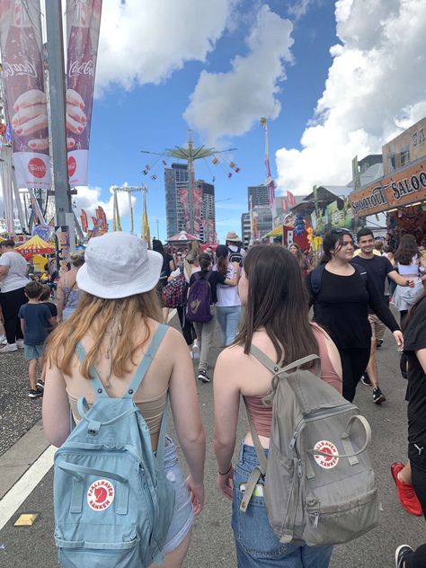 Theme Park Friends Aesthetic, Theme Park Aesthetic Friends, Theme Park With Friends, Theme Park Aesthetic, Easter Show, Theme Park Outfits, Disneyland Pictures, Fun Summer Activities, Park Pictures