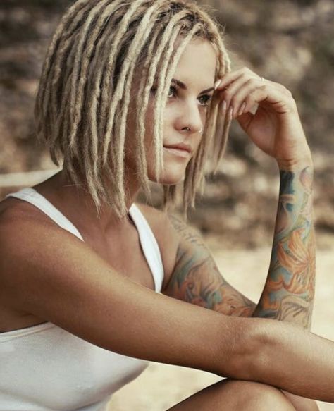 Short Blonde Dreads, Womens Dreadlocks, Dreads For White Women, Dreads White Woman, Shoulder Length Dreadlocks, Short Dreads Styles For Women, Short Hair Dreadlocks, Dred Locks, Dreads With Undercut