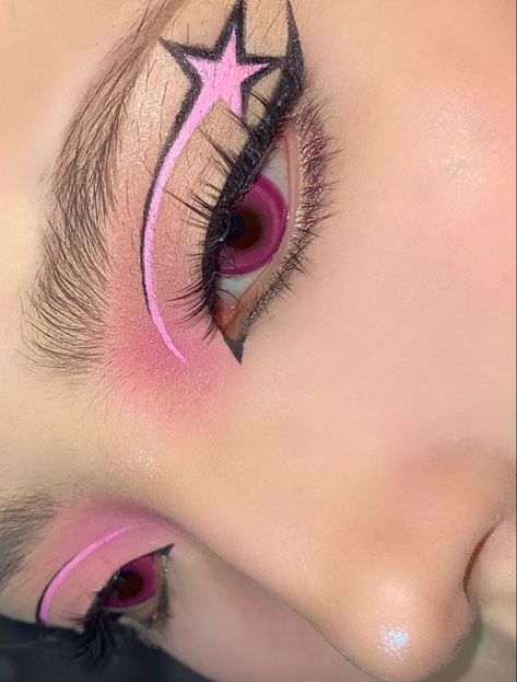 Fun Makeup Looks To Recreate, Pink And Black Eyeliner, Eyeliner Art Creative, Pink Hair Pfp Cartoon, Cool Eyeliner Designs, Pink Graphic Eyeliner, Pink And Black Eye Makeup, Pink Eyeliner Looks, Art Makeup Looks