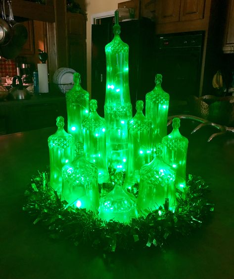 Emerald City Aesthetic, Wizard Of Oz Garden, Emerald City Theme, Hosting Themes, Emerald City Party, Wizard Of Oz Party Ideas, City Christmas Tree, Wizard Of Oz Musical, Wizard Of Oz Decor