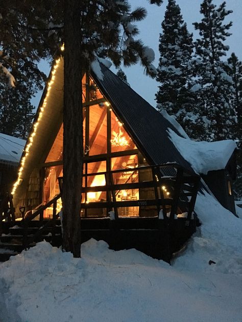 A-frame cabin in Big Bear Lake CA Big Bear Cabin Aesthetic, Mountain Cabin Aesthetic, House In Snow, Cabin In The Snow, Big Bear Cabin, Cozy Winter Cabin, Big Bear Lake California, Snow Cabin, Big Porch