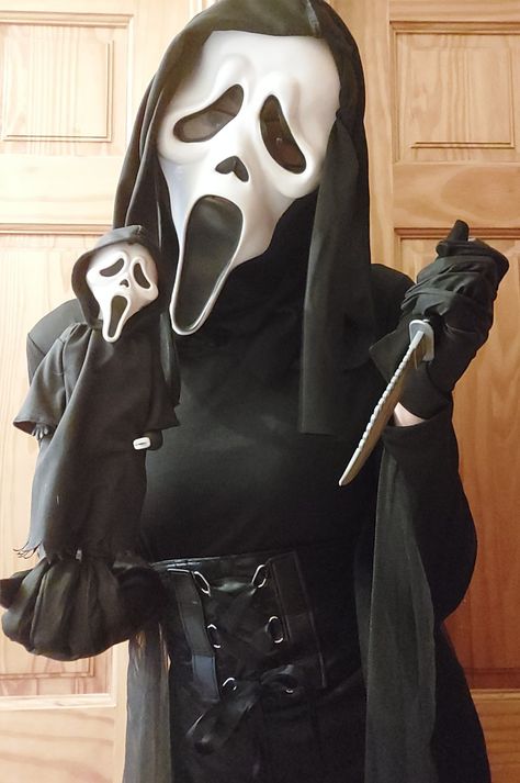 Ghostface holding LDD Ghostie <3 Female Ghostface, Ghostface Costume, Ghost Face, Scary Movie, Beautiful Princess, Ghost Faces, Fnaf Art, Halloween Ghost, Scary Movies