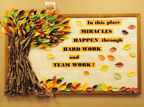 Fall Themed board School Welcome Bulletin Boards, Class Board Decoration, Notice Board Decoration, Soft Board Decoration, Display Boards For School, Flowers Paper Craft, Origami Paper Flowers, Creative Worksheets, School Board Decoration