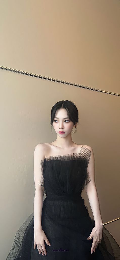 Karina Princess, Korean Red Carpet Dress, Karina Yoo, Karina Wallpaper, Black Dress Red Carpet, Aespa Wallpaper, Money Dress, Karina Icon, Dreamy Gowns