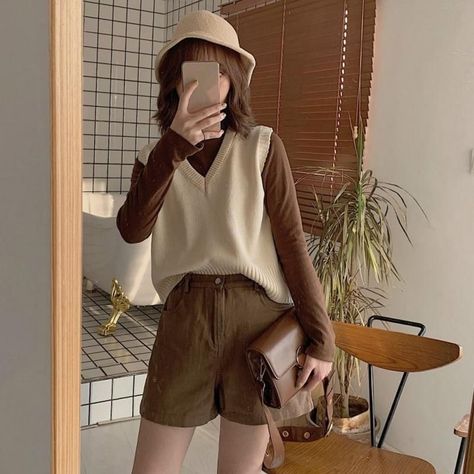 92af93f73faf3cefc129b6bc55a748a9desc45045246ri Academia Outfits, 인물 사진, Sweater Women, Sleeveless Sweater, Korean Outfits, Looks Style, Looks Vintage, Cute Casual Outfits, Aesthetic Clothes