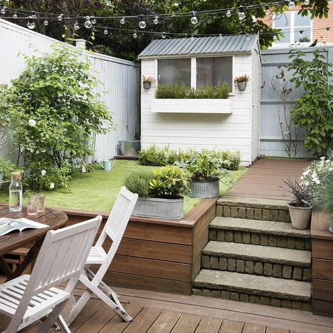 Garden Ideas Uk, Backyard Decorating, Garden Ideas To Make, Small City Garden, Small Courtyard, Narrow Garden, Small Courtyard Gardens, Small Patio Garden, Back Garden Design