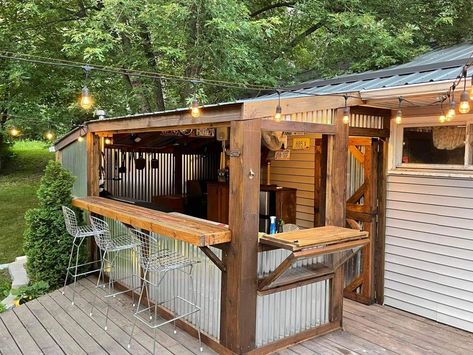 Grill Shack, Backyard Shed Bar Ideas, Bar Outdoor Design, Backyard Grilling Area, Bbq Shack, Backyard Entertaining Area, Outdoor Bar And Grill, Bbq Shed, Grilling Area