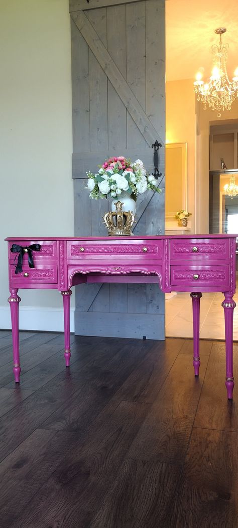 Vintage Vanity Pink Elegant Diva - Etsy Blush Pink Vanity, Antique Makeup Vanities, Wood Metal Furniture, Efficiency Apartment, Painted Antique Furniture, Vanity Pink, Girls Vanity, Painted Tables, Painting Antique Furniture