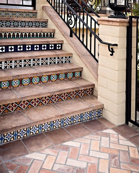 Always taking the steps to please our customers. • • • via ArtoBrick  #TileTuesday  #TileAddiction Outdoor Step Tiles, External Steps, Stairs Tiles Design, Tiled Staircase, Rustic Staircase, Staircase Outdoor, Exterior Wall Tiles, Exterior Tiles, Garden Tiles