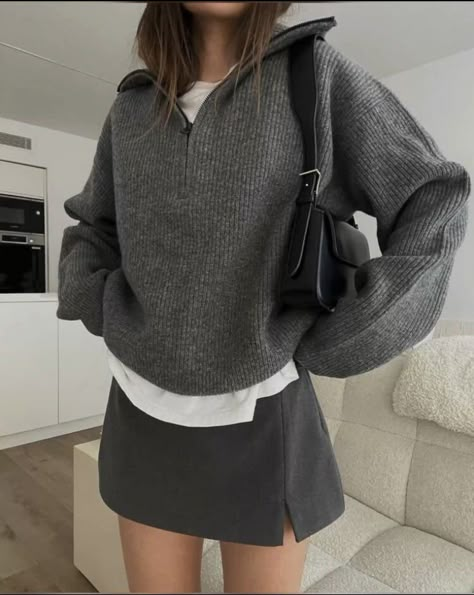 Gray Skirt Outfit, Uni Outfits, Neue Outfits, Work Fits, Elegante Casual, Grey Outfit, Looks Street Style, Ootd Inspo, Todays Outfit