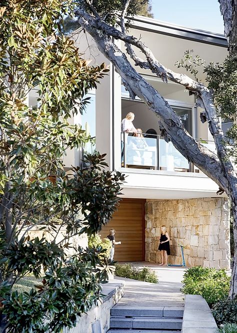 Bower House | Penman Brown Interior Design, Sydney Beach House Diy Decor, House Diy Decor, Beach House Diy, Garage Door Modern, Colorful Beach House Decor, Timber Garage Door, Australian Nature, Beach House Room, Beach Home Interiors