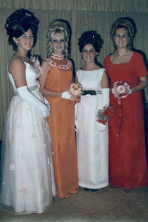 Late 1960's: The Empire Waist 1960s Prom, Fashion 1960s, Hair Girls, Look Retro, Vintage Prom, Photo Vintage, Vintage Life, Prom Night, 1960s Fashion