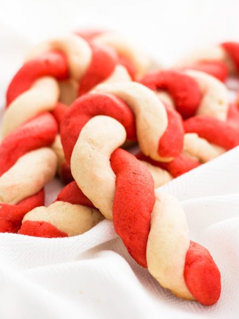 Twist candy cane cookies are made with shortbread dough and peppermint extract. Try the recipe for Christmas! | www.ifyougiveablondeakitchen.com Christmas Cookies Candy Cane, Twist Cookies, Cookies Candy Cane, Peppermint Shortbread, Salted Caramel Pretzels, Chocolate Chip Shortbread Cookies, Salted Caramel Mocha, Caramel Pretzels, Toffee Cookies