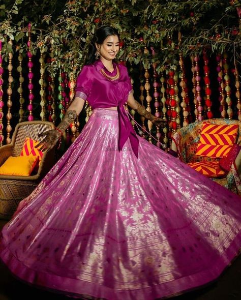 Mehandi Outfits, Simple Lehenga, Mehendi Outfits, Indian Outfits Lehenga, Wedding Lehenga Designs, Lehenga Designs Simple, Half Saree Designs, Long Dress Design, Red Lehenga