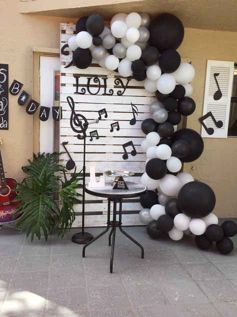 Musical Theme Decoration, Musical Birthday Decorations, Music Theme Balloon Garland, Music Themed Balloon Decor, Music Notes Party Theme, Music Theme Party Decorations Backdrops, Music Bday Party Ideas, Music Backdrop Ideas, Music Note Decorations