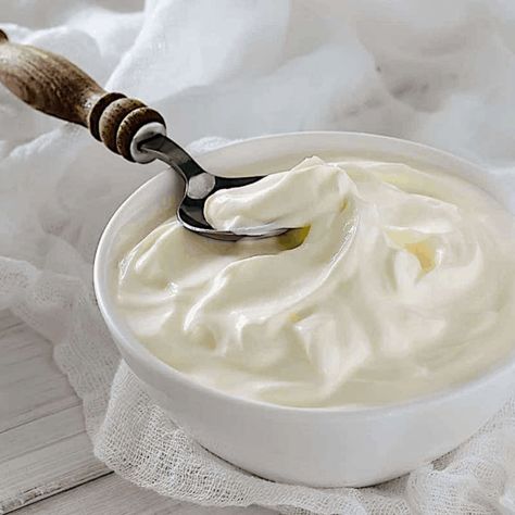 How To Make Homemade Greek Yogurt - No Straining or Special Tools Homemade Yogurt Recipes, Make Greek Yogurt, Homemade Greek Yogurt, 2 Ingredient Recipes, Plant Based Yogurt, Yogurt Maker, Vegan Yogurt, Homemade Yogurt, Healthy Food Delivery