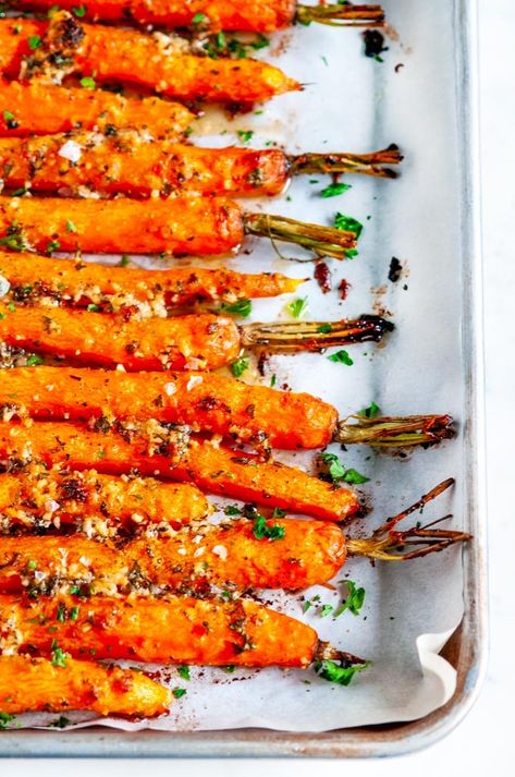 Garlic Parmesan Roasted Carrots - Just 5 minutes of prep and bake for 30 minutes for the perfect cheesy garlic roasted carrot side dish! From aberdeenskitchen.com #garlic #parmesan #roasted #carrots #vegetarian #glutenfree #sidedish #thanksgiving #christmas #holidays #recipe #easy #quick #30minute Parmesan Roasted Carrots, Parmesan Carrots, Carrot Side Dish, Recipe Easy Quick, Carrots Side Dish, Roasted Carrots Recipe, Roasted Carrot, Herb Roasted Potatoes, Baked Carrots