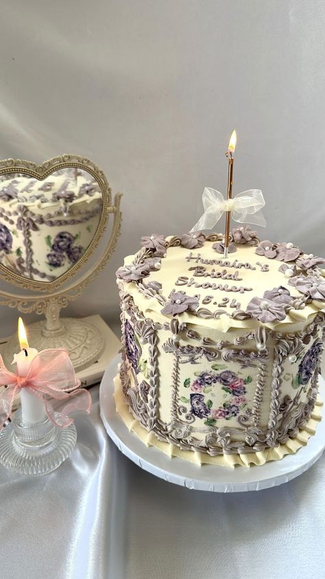 Vintage Bday Cake, Cottagecore Cake, Vintage Style Cake, Victorian Cakes, Golden Birthday Cakes, Brown Cake, Vintage Birthday Cakes, Vintage Cakes, Hand Painted Cakes