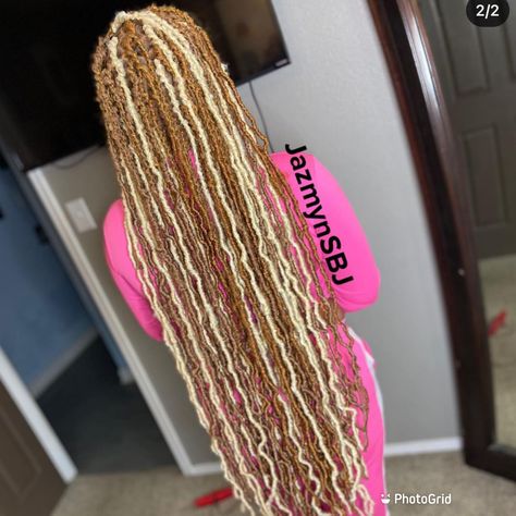 Color 27 And 30 Soft Locs, Highlight Soft Locs, Long Fox Locs, Small Knotless Braids With Curly Ends And Color, Brown And Blonde Butterfly Locs, Brown And Blonde Soft Locs, Black Brown And Blonde Butterfly Locs, 27 And 613 Faux Locs, Black And Blonde Butterfly Locs