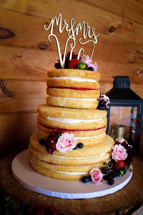 Sweet Angel Food Naked Cake with Rustic Tiered Florals Angel Food Cake Wedding, Rustic Wedding Cupcake Display, Awesome Wedding Ideas, Brunch Weddings, Rustic Wedding Foods, Catering Desserts, Pink Wedding Inspiration, Frosting Tips, Spring Cake