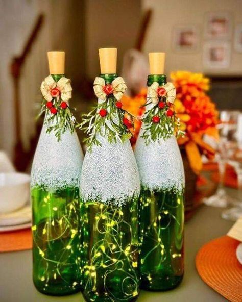 Green Wine Bottle Crafts, Christmas Bottle Ideas, Christmas Wine Bottles Diy, Wine Bottle Crafts Christmas, Holiday Wine Bottles, Hand Painted Wine Bottles, Glass Bottle Diy, Christmas Wine Bottles, Diy Glass Bottle Crafts