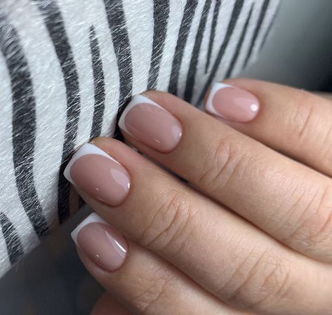 Small French Nails, Fila Outfit, Small Nails, French Manicure Nails, French Acrylic Nails, Almond Acrylic Nails, Manicure Ideas, New Year's Nails, Elegant Nails