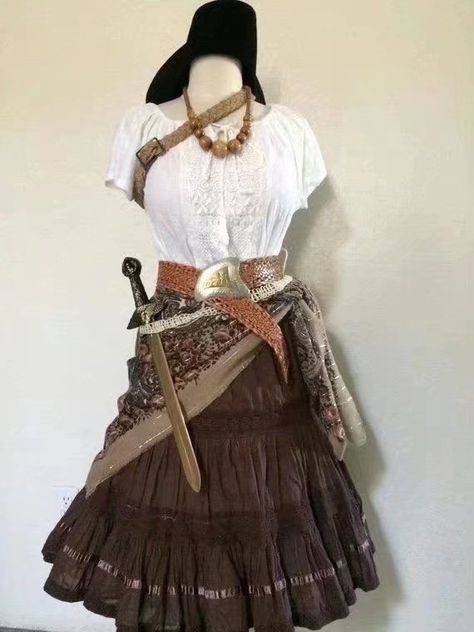 Pirate Clothes, Theme Costumes, Vintage Fortune Teller, Pirate Halloween Costume, Pirate Costume Diy, Halloween Costume Women, Beauty And The Beast Costume, Halloween Parejas, Pirate Cosplay