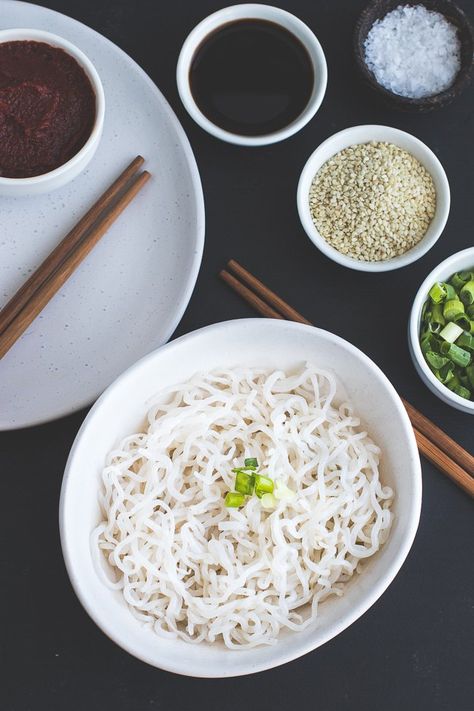 Keto Noodles, Shirataki Noodles or Miracle Noodles (Konjac Noodles)  all go by very similar names, but many people don't know how you make them taste delicious. Konjac Noodles Recipes, Low Carb Rice, Keto Noodles, White Clam Sauce, Konjac Noodles, Miracle Noodles, Clam Sauce, Shirataki Noodles, Pasta Alternative