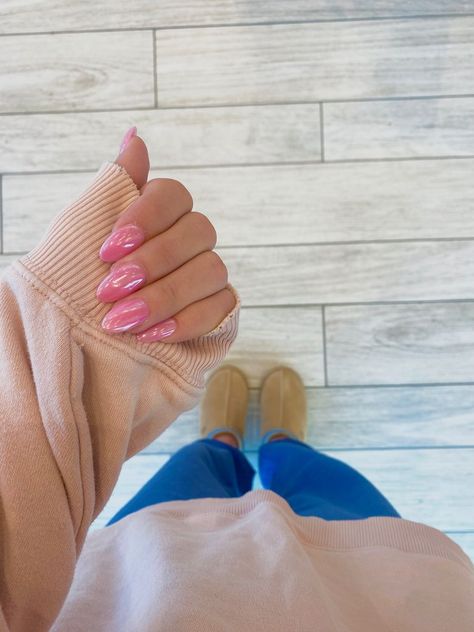 Pink nail ideas Hailey Bieber Nails Pearl Pink, Pink Hailybiber Nails, Hot Pink Hailey Bieber Nails, Haley Bieber Nails Pink, Pink Hayley Bieber Nails, Hailey Bieber Pink Nails, Hailey Beiber Nails Pink, Heyli Bieber Nails, Hailey Beiber Nails Trend Pink