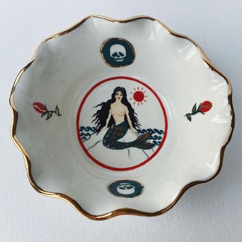 Lucy Mccall, Mermaid Pottery Painting, Ceramic Decorative Bowls, Mermaid Pottery, Mermaid Ceramics, Fish Ceramic, Things Made Out Of Clay, Mermaid Bowl, Vintage Bowls