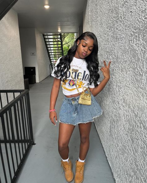 🐶💫💫 Timbs Outfits Women, Timbs Outfits, Girls Streetwear, Fly Outfit, Stylish Summer Outfits, August 15, Cute Everyday Outfits, Really Cute Outfits, Cute Simple Outfits