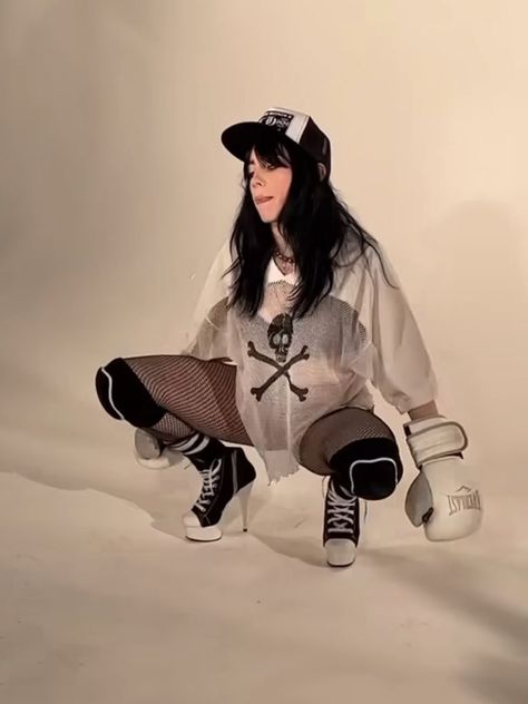 Billie Eyelash, Tomboy Femme, Billie Eillish, Cute Couple Selfies, Real Girls, Alternative Outfits, 인물 사진, Edgy Outfits, Billie Eilish