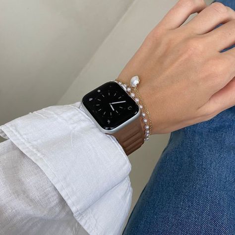 Apple Bracelet, Apple Watch Leather Band, Leather Apple Watch Strap, Brown Apple, Apple Watch Fashion, Apple Watch Leather Strap, Baby Pink Nails, Apple Watch Leather, Apple Watch Bracelets