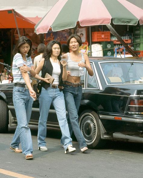 Street style in South Korea from the 1990's. "Korea in the 1970s and '80s had no fashion industry at all. It hardly had any industries to… 90s Asian Fashion, 90s Japanese Fashion, 90s Street Style, Highsnobiety Fashion, Vintage Street Fashion, 00s Fashion, Japanese Pop Culture, Mode Inspo, Fashion Korean