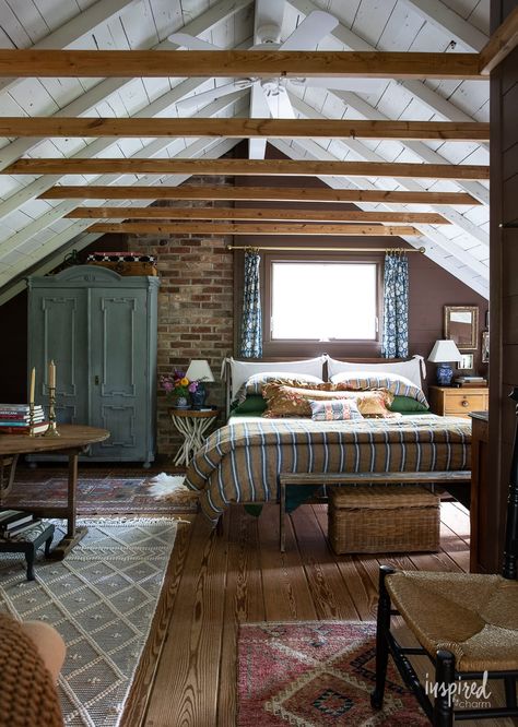 Scottish Cottages Interior, Cabin Cottage Bedroom, Cozy Cabin Bedrooms Vintage, Boho Cottage Interiors, Cottage House Interior Bedroom, Cottage Asethic Interior, Master Bedrooms Cottagecore, Cottagecore Beach House, A Frame Cottage Interior