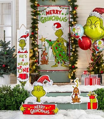 Grinch Party Decoration Ideas Grinch House Decoration Decorating Ideas, Grinch Decorated House, Grinch Party Backdrop, The Grinch House Decor, Grinch Sofa Table Decro For Christmas, Grinch Christmas Decorations Ballons, Grinch Halloween, Grinch Decorations, Grinch Christmas Tree