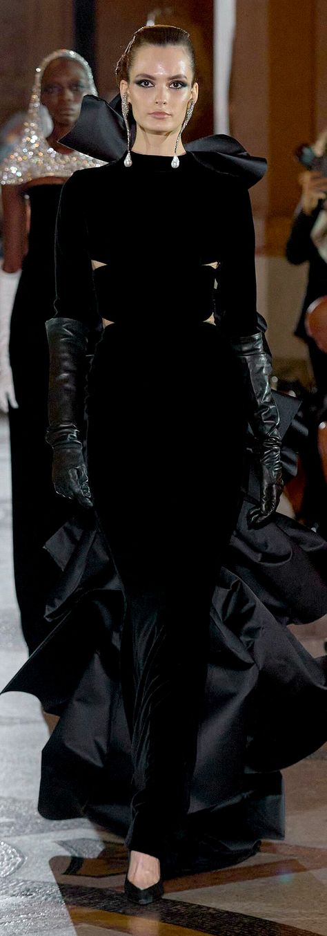 Stephane Rolland Couture, Gown Fashion, Elegance Fashion, Black Elegance, Stephane Rolland, Dress Clothes, Fall 2023, French Fashion, Cute Woman