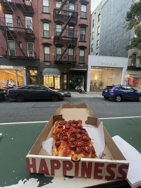 NYC Pizza Pizza New York Aesthetic, Nyc Pizza Aesthetic, Nyc Pizza, Diaries Aesthetic, Food Nyc, Basketball Diaries, New York City Aesthetic, New York Pizza, Nyc Fall