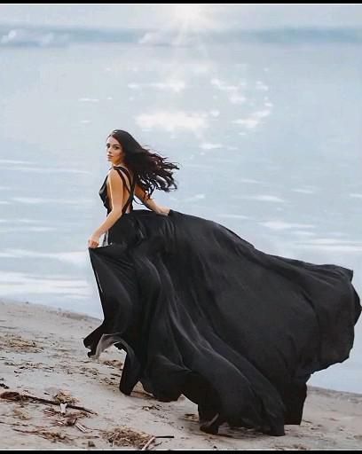 Long Flowy Dress Photoshoot, Plus Size Beach Photoshoot, Turkey Vibes, Flowy Dress Photoshoot, Black Bohemian Dress, Night Shoot, Flowy Gown, Black Frock, Long Flowy Dress