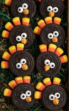 Turkey Made Out Of Candy, Oreo Candy Corn Turkey, Crafts With Candy Corn, Thanksgiving Theme Snacks For Kids, Pre K Snacks Classroom, Thanksgiving Turkey Desserts For Kids, Oreo Cookie Turkey Treats, Candy Corn Food Ideas, Thanksgiving Activities For Nursing Home