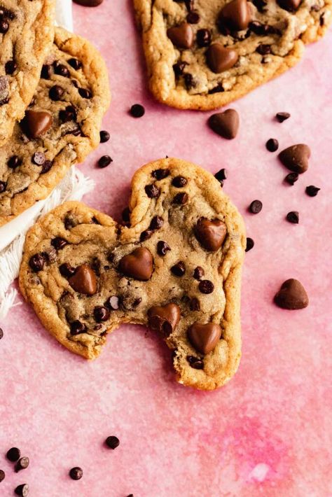 Heart Shaped Chocolate Chip Cookies, Shaped Chocolate Chip Cookies, Cookies To Bake, Cookie Bakery, Heart Shaped Chocolate, Heart Shaped Cookies, Valentine Chocolate, Perfect Cookie, Electric Mixer