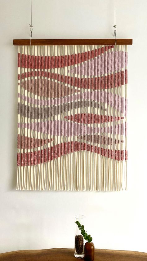 Instagram Macrame Art Diy, Macrame Hangers, Yarn Macrame, Macrame Door Curtain, Macrame Knots Tutorial, Fiber Wall Art, Macrame Knots Pattern, Macrame Tapestry, Macrame Wall Hanging Diy