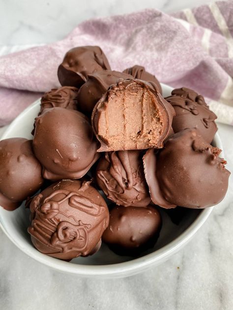 Chickpea Truffles - Lovely Delites Chickpea Truffles, Easy Chocolate Truffles, Sweet Balls, Truffle Recipe Easy, Usa Food, Truffle Recipe Chocolate, Truffle Recipe, Bake Desserts, Scrumptious Desserts