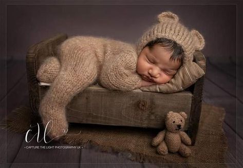 Footed Baby Bear Romper and bonnet set The perfect photo prop! Made from soft brushed alpaca The overall is very stretchy, and has a neck-opening button that can be at the back or the front of the outfit. The bonnet is not attached to the overalls, so it can also be used on its own, making this a Baby Bear Costume, Bear Costume, Baby Lamb, Foto Baby, Bear Hat, Bear Ears, Knit Alpaca, Newborn Props, Newborn Photography Props