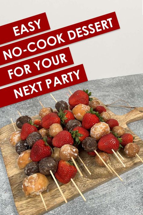 Looking for a no-cook dessert idea that will impress your guests? Party skewers made with donut holes and strawberries are the perfect treat! Party food ideas on a budget that look amazing. Party Skewers, Food Ideas On A Budget, Dessert Skewers, Doughnut Holes, Brunch Bubbly, Donut Dessert, Party Food Ideas, Donut Holes, Bamboo Skewers