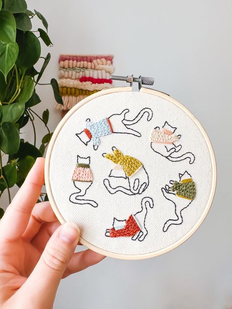 Embroidery Patterns Free Printables, Free Hand Embroidery Patterns, Free Hand Embroidery, Floral Hand Embroidery, Cat Embroidery Design, Free Embroidery Patterns, Tiny Cross Stitch, Diy Embroidery Designs, Diy Embroidery Patterns