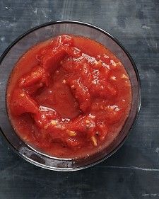 Transform a can of whole peeled tomatoes into a flavorful sauce for pizza or pasta, simply by adding garlic, red pepper flakes, and fresh oregano. Simple Tomato Sauce, Marinara Sauce Recipe, Easy Tomato Sauce, Martha Stewart Recipes, Salad Soup, Marinara Sauce Homemade, How To Peel Tomatoes, Tomato Sauce Recipe, Homemade Marinara